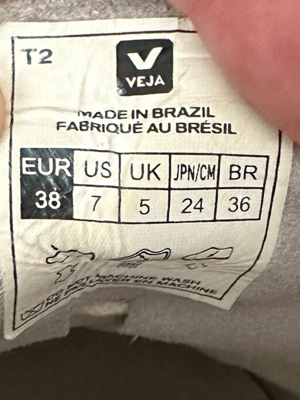 Veja V-10 White Leather Low Top Sneakers
Sustainable Shoes Size 7 - Picture 13 of 16